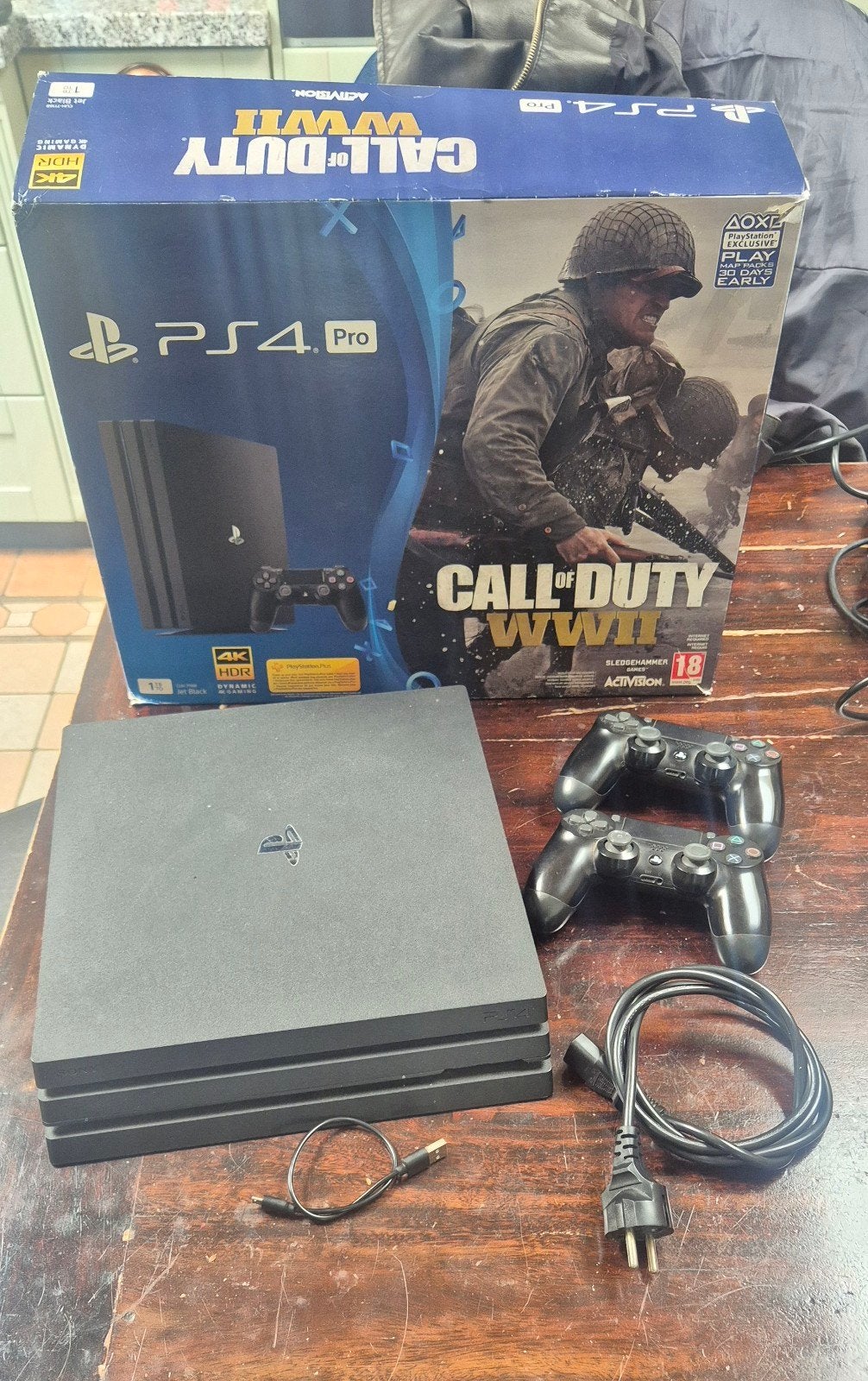 Playstation 4 PS4 pro console 2 cont Call of Duty, Spelcomputers en Games, Gebruikt, Met 2 controllers, Ophalen of Verzenden, 1 TB