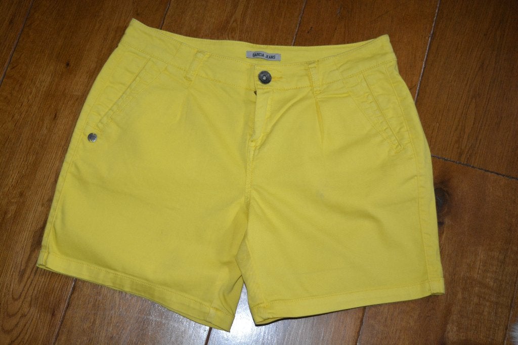 Garcia jeans, leuke vlotte short/korte broek, maat S, Kleding | Dames, Broeken en Pantalons, Kort, Geel, Ophalen of Verzenden