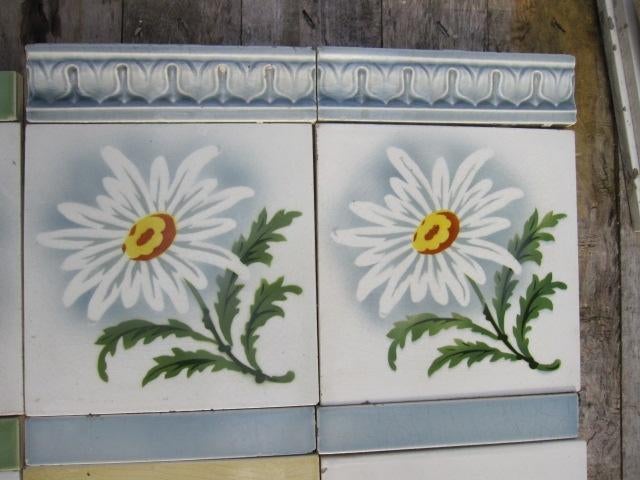 25 stuks Art nouveau wandtegels met Margriet, grijsblauw