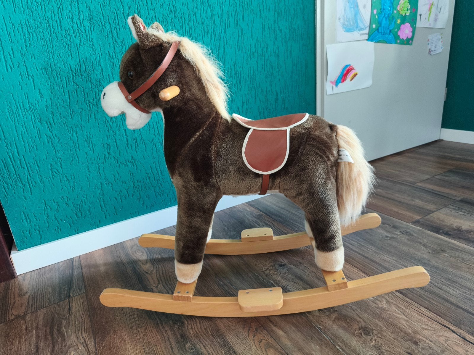Hobbelpaard - Bruin pluche met houten onderstel, Ophalen, Gebruikt