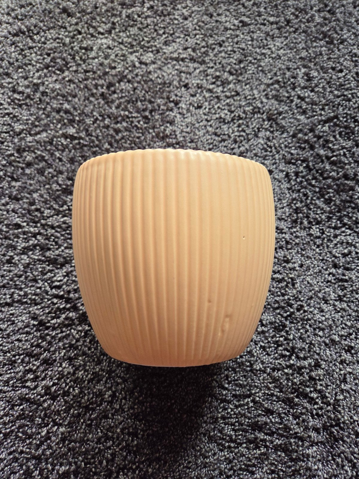 Crèmekleurige bloempot met ribbels, Gebruikt, Rond, Ophalen of Verzenden, Balkon