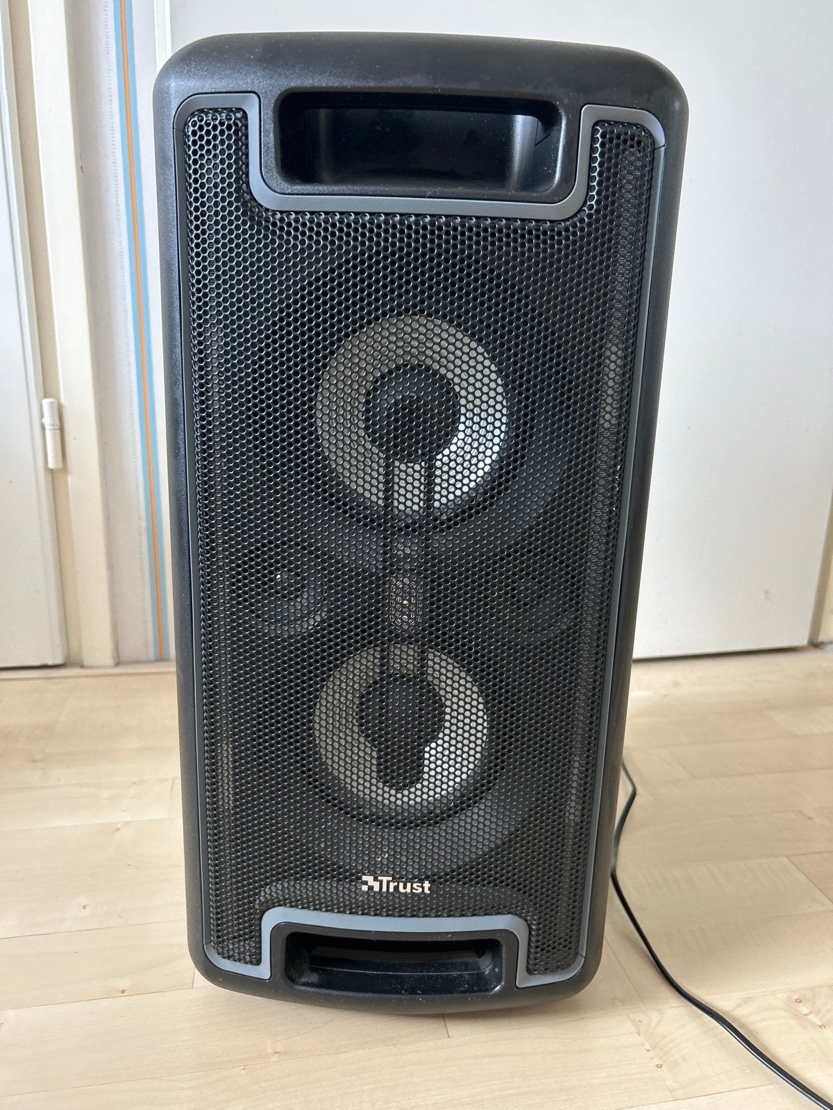 Trust Party Bluetooth Speaker met verlichting en Stroboscoop, Party speaker, Zo goed als nieuw, Bluetooth, Ophalen