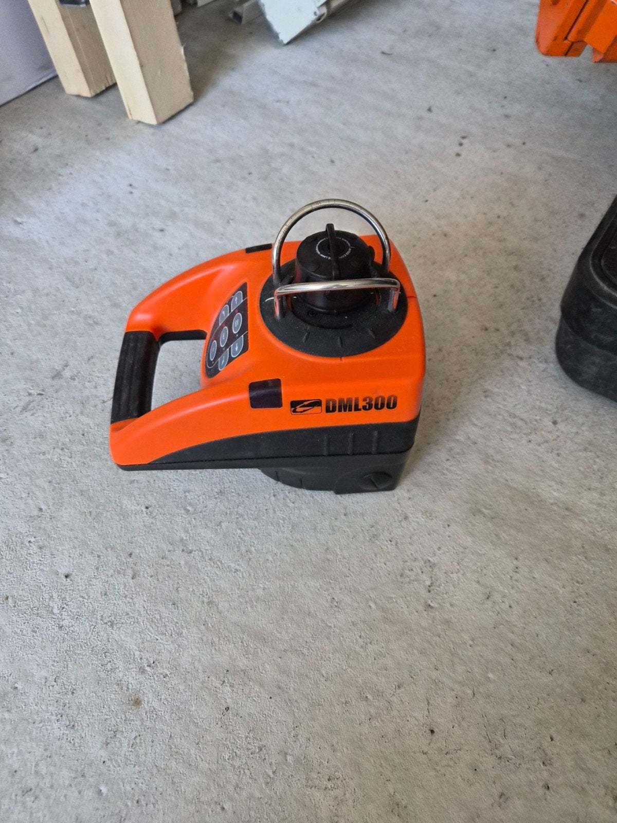 Laserwaterpas DML300 met statief en accessoires, Doe-het-zelf en Verbouw, Ophalen of Verzenden, Gebruikt, Overige meters