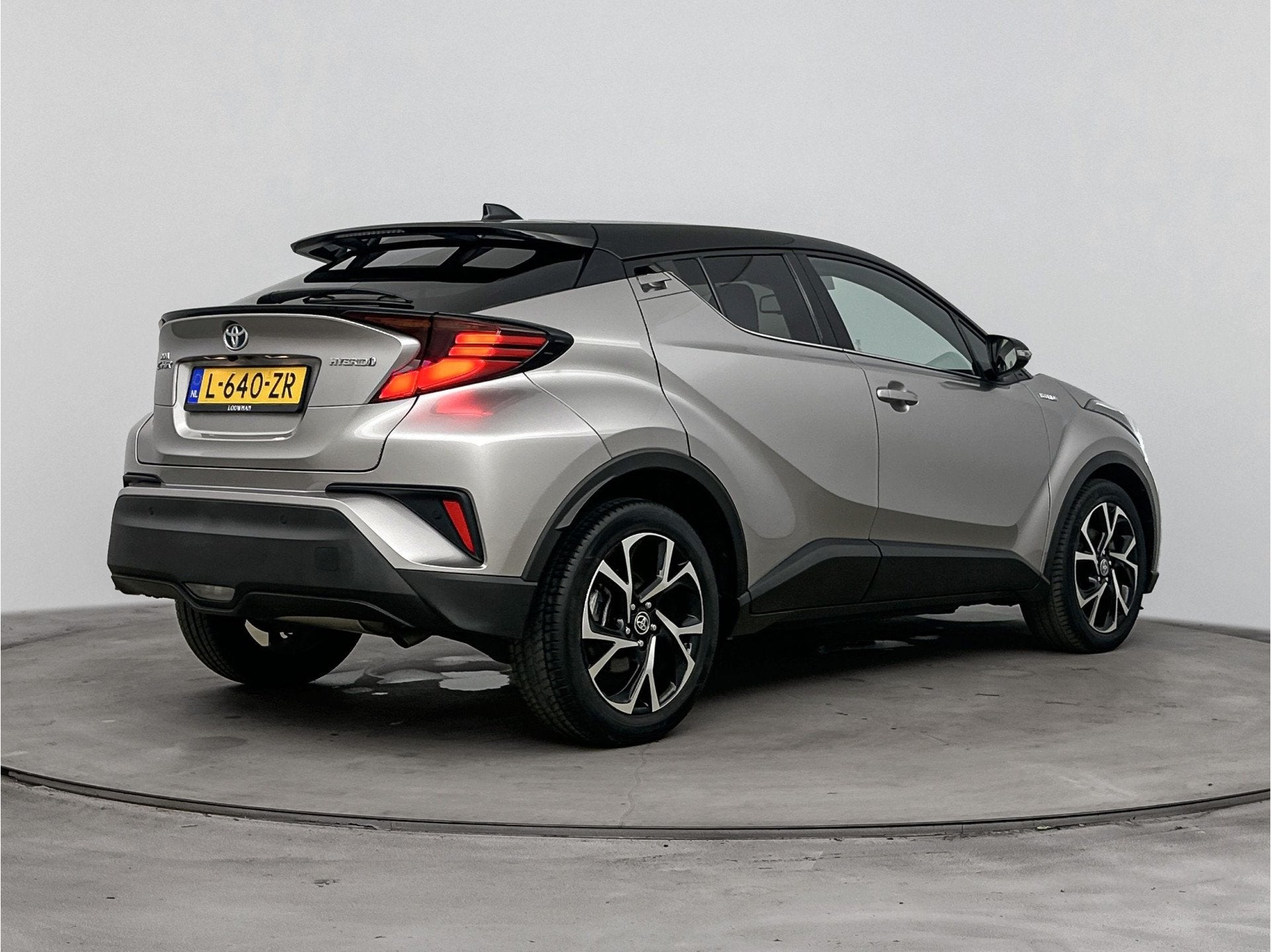 Toyota C-HR 1.8 Hybrid Style | Navi | Stoelverwarming | Lich, Stof, 4 cilinders, 122 pk, Origineel Nederlands