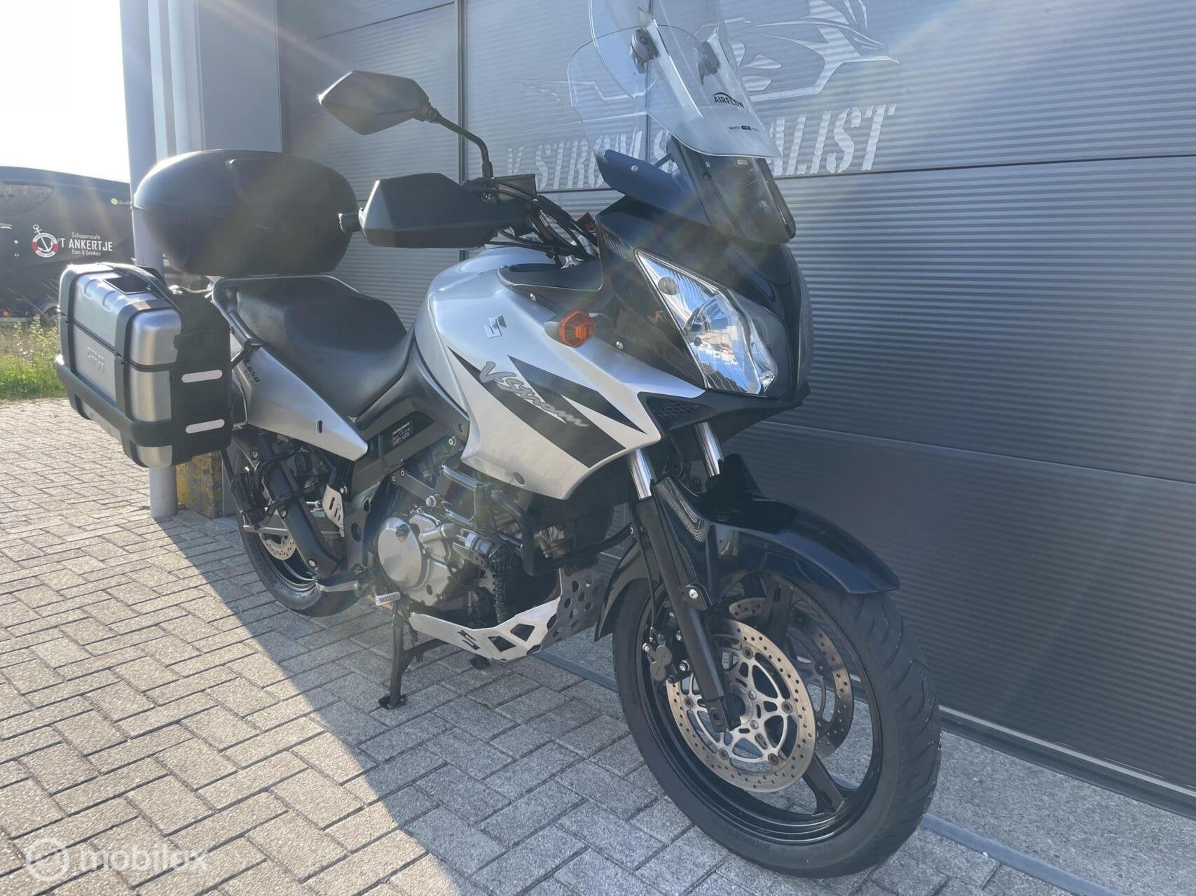 Suzuki DL 650 V-Strom Grey Rhino bomvol opties !, Motoren, Bedrijf, Meer dan 35 kW, Toermotor, 645 cc