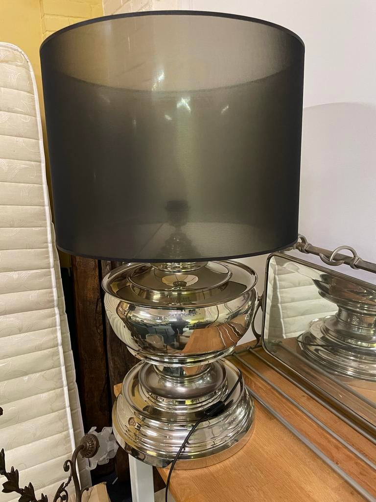 Tafellamp met verchroomde voet - Rivièra Maison stijl, Huis en Inrichting, Lampen | Tafellampen, Ophalen, Gebruikt, Metaal, 50 tot 75 cm