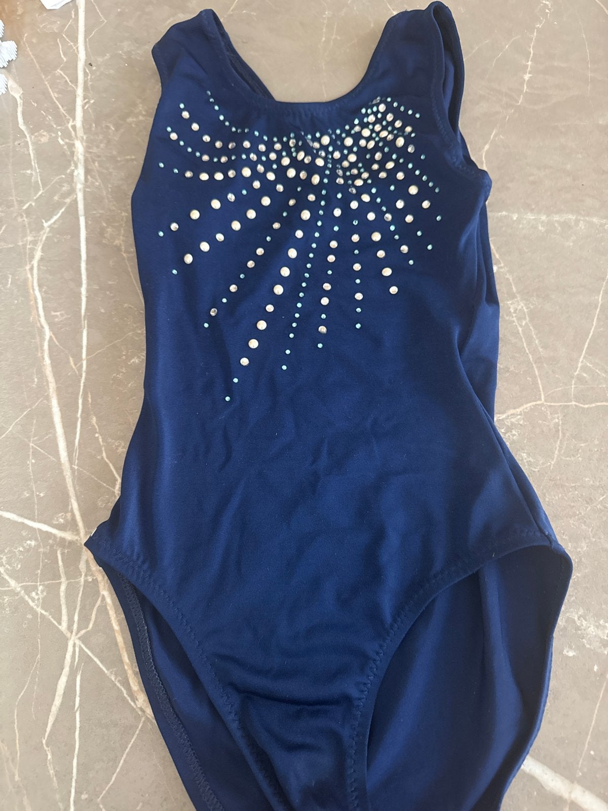 Turnpakje maat 128 met steentjes, zo goed als nieuw, Ophalen, Zo goed als nieuw, Meisje, Sport- of Zwemkleding