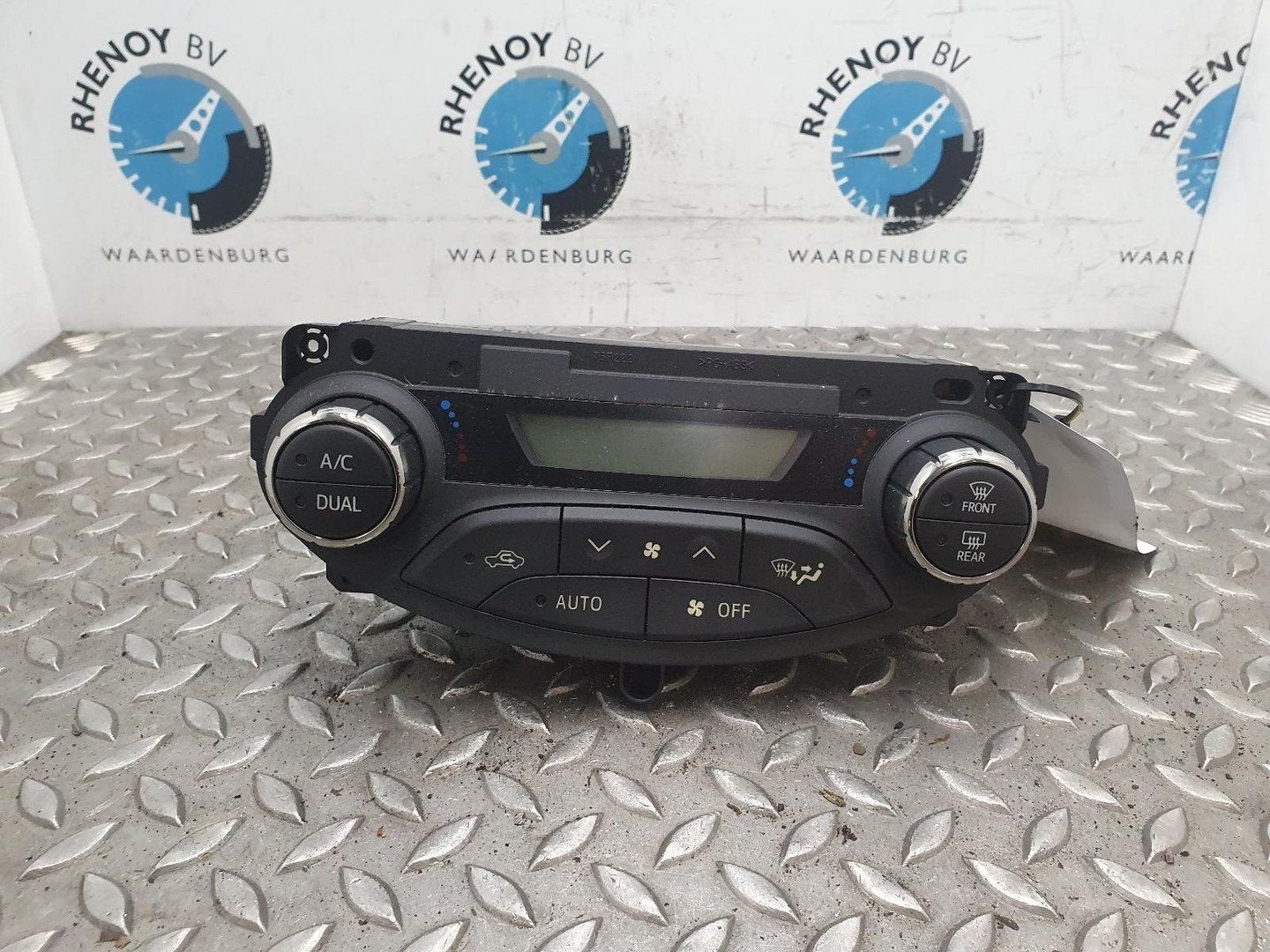 TOYOTA YARIS 1.5 Full Hybrid Asp. KACHEL BEDIENINGSPANEEL 20, Ophalen of Verzenden, Gebruikt, Stiba lid