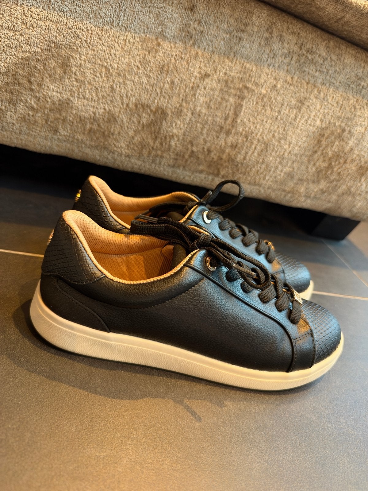 Kurt Geiger sneakers, Ophalen of Verzenden, Zo goed als nieuw, Zwart, Sneakers of Gympen