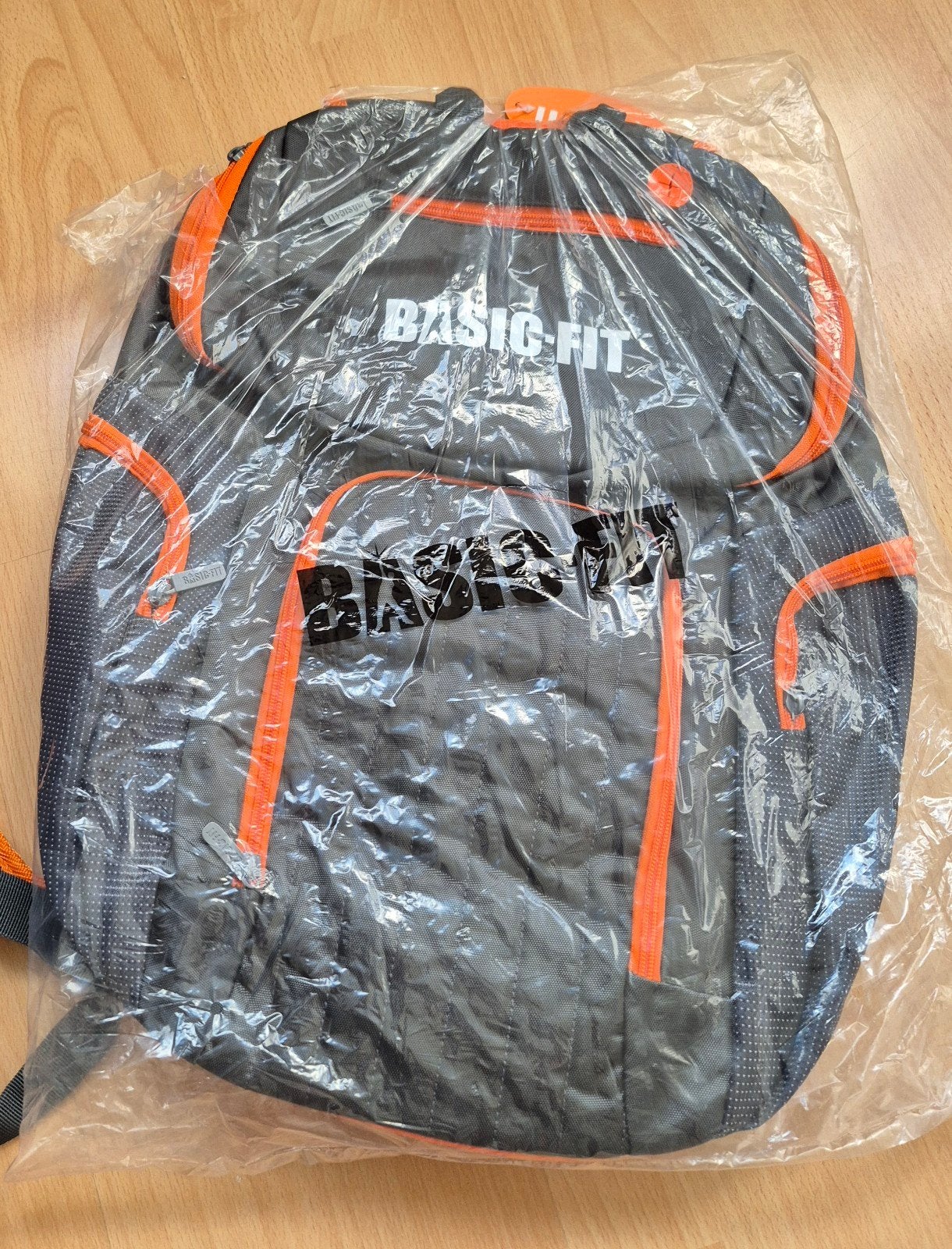 Nieuwe Basic-Fit rugzak - grijs met oranje accenten, Sieraden, Tassen en Uiterlijk, Tassen | Rugtassen, Ophalen