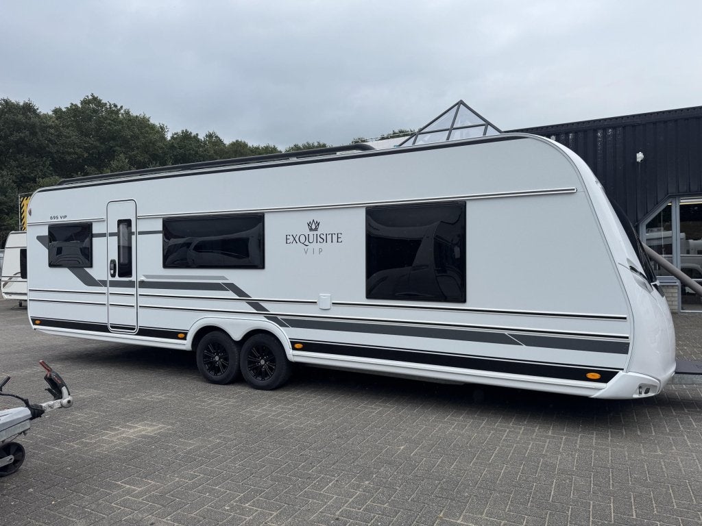 LMC Exquisite 695 VIP 2024 | Vrijst. Queensbed | Voortent, Caravans en Kamperen, Schokbreker, Bedrijf, Treinzit, 6 tot 7 meter