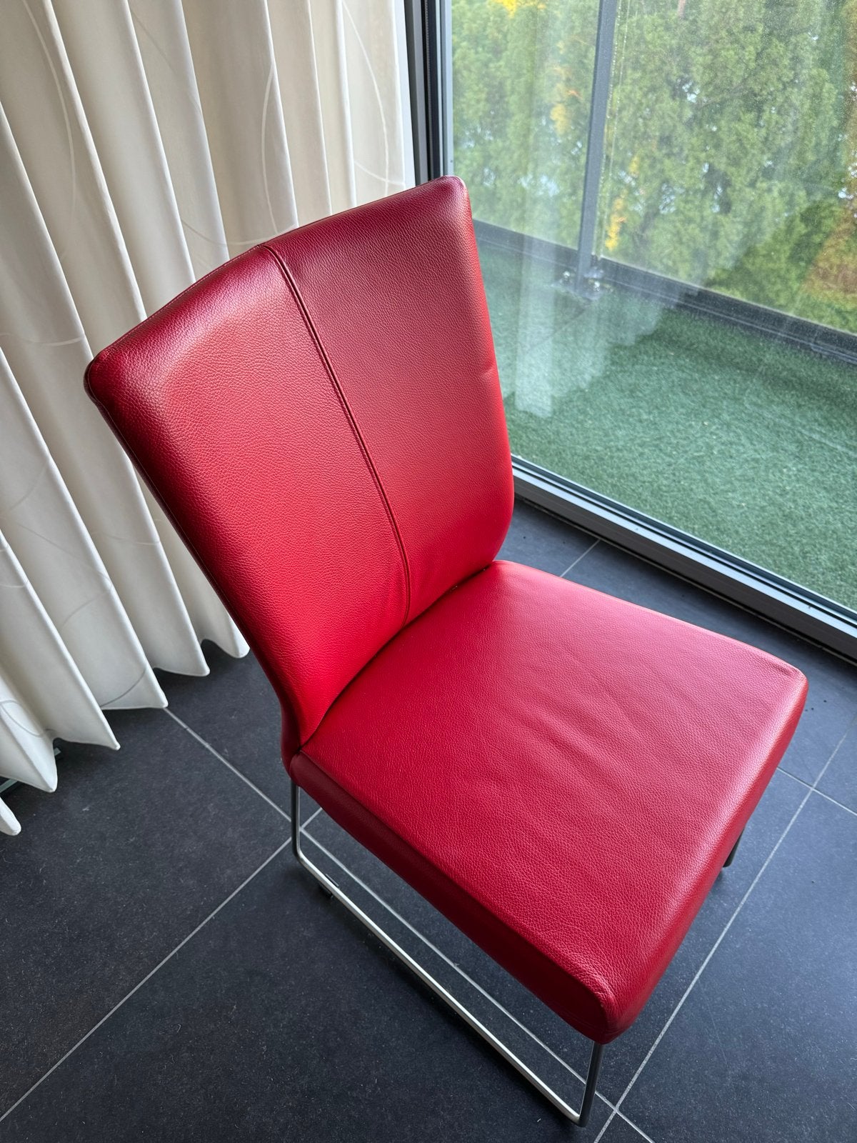 Set van 2 rode leren eetkamerstoelen - Stijlvol & Comfortabe, Huis en Inrichting, Stoelen, Ophalen, Gebruikt, Twee, Leer