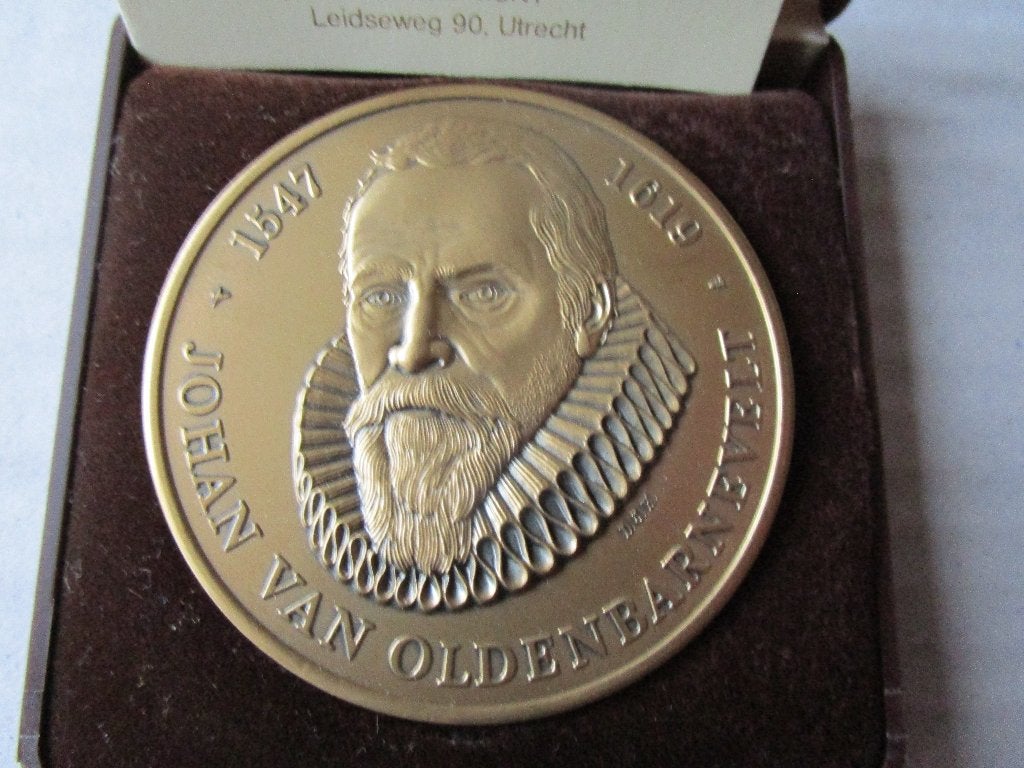 Mooie bronzen penning Johan van Oldenbarnevelt 1547 - 1619, Verzenden, Brons, Nederland
