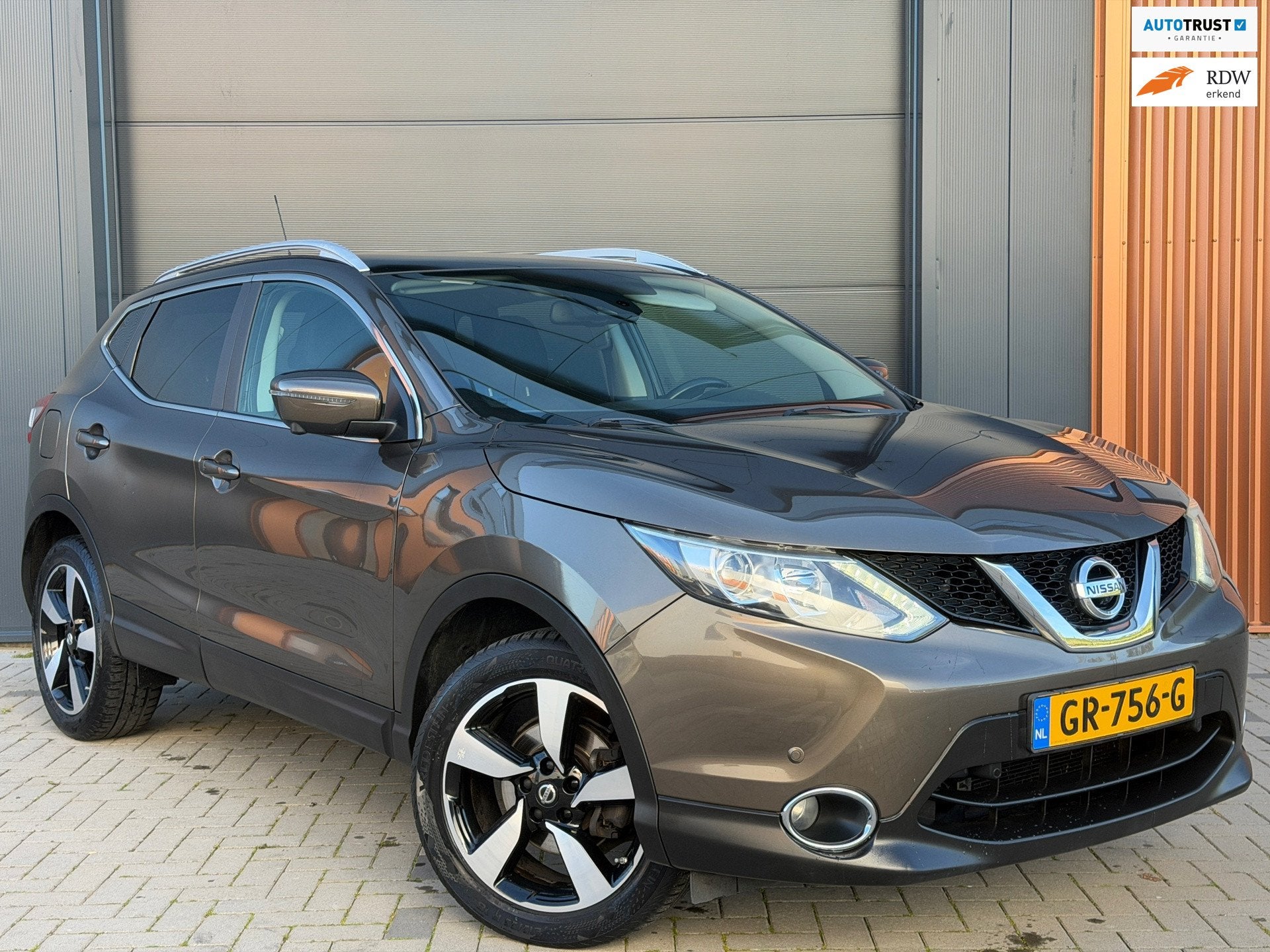 Nissan Qashqai 1.2 Connect Edition|360 Graden Camera|Pano|Tr, Euro 5, Gebruikt, Zwart, 4 cilinders