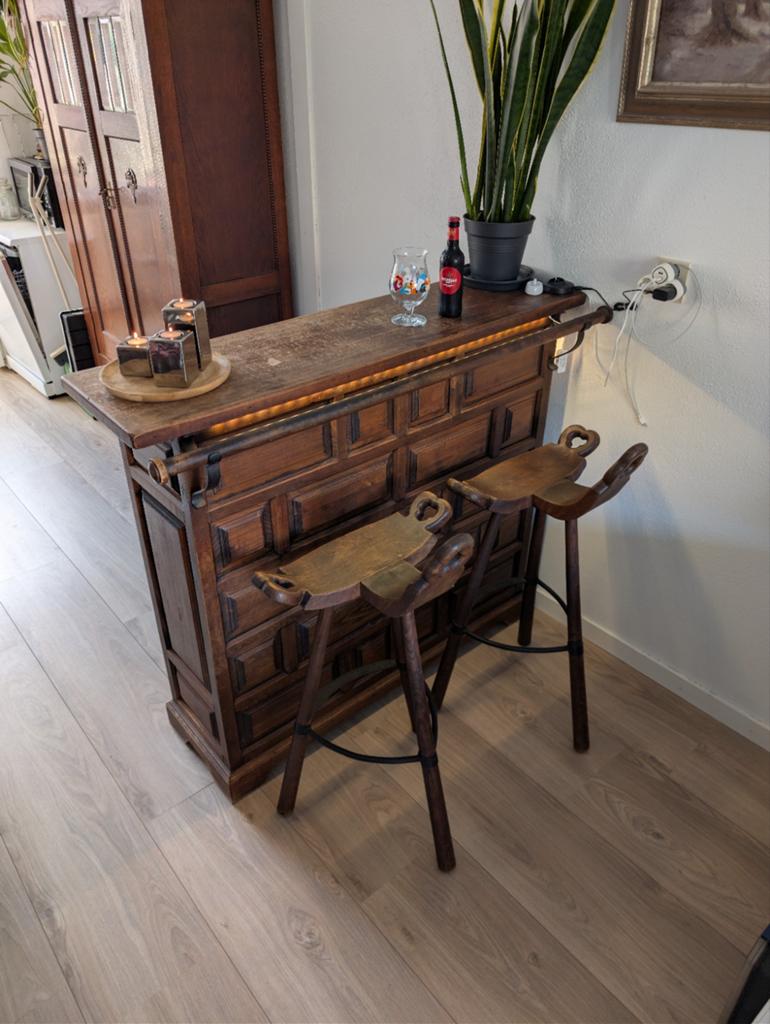 Vintage bar met 2 Spaanse Marbella barkrukken, Ophalen