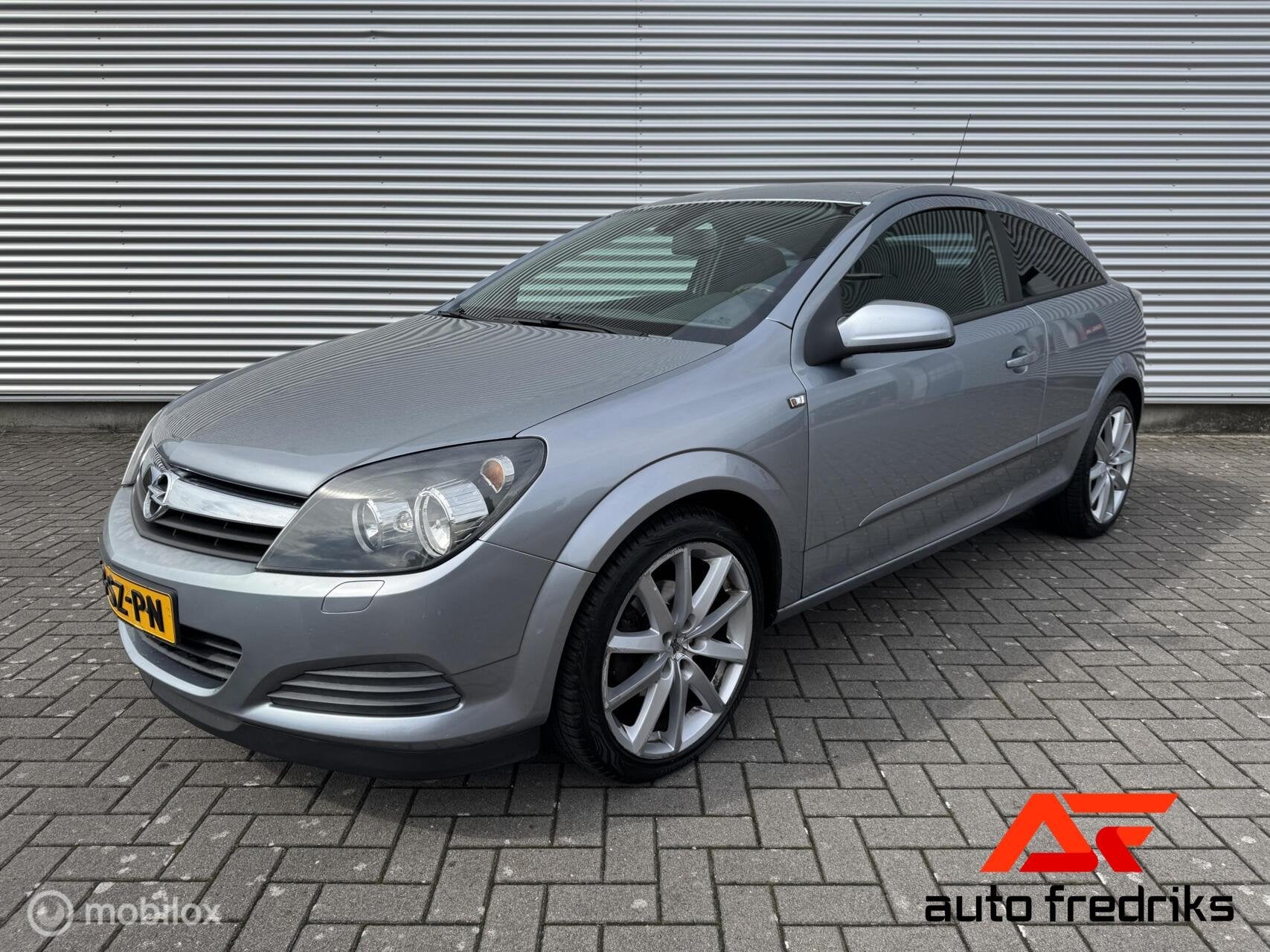 Opel Astra GTC 1.6 Executive | Airco | Trekhaak |, Voorwielaandrijving, 15 km/l, 4 cilinders, Automatische klimaatregeling