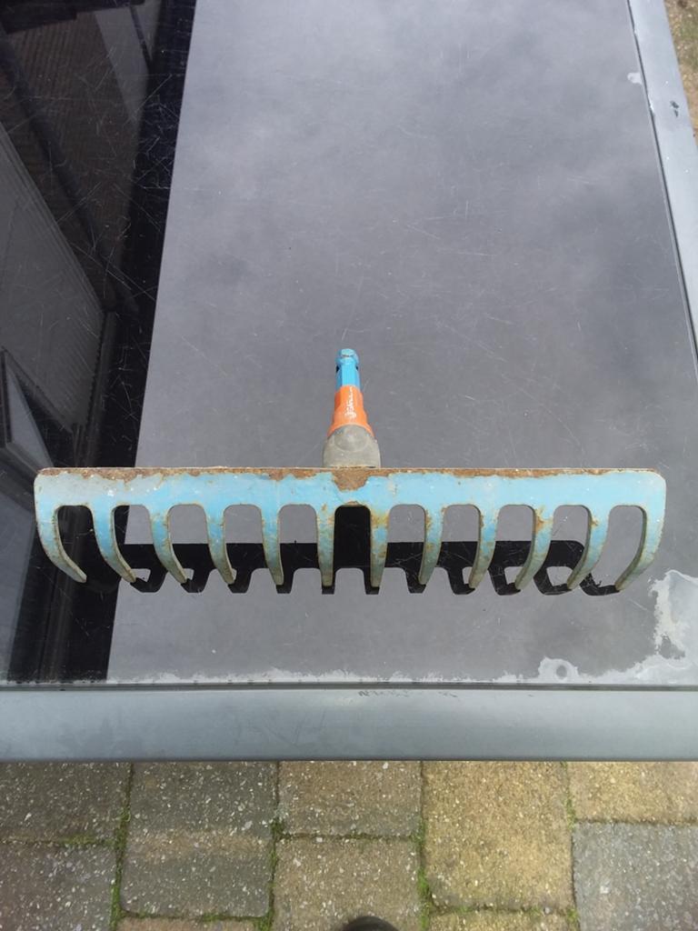 Gardena hark - Handige tuinhark voor diverse klussen, Tuin en Terras, Hand-tuingereedschap, Ophalen of Verzenden, Gebruikt, Hark