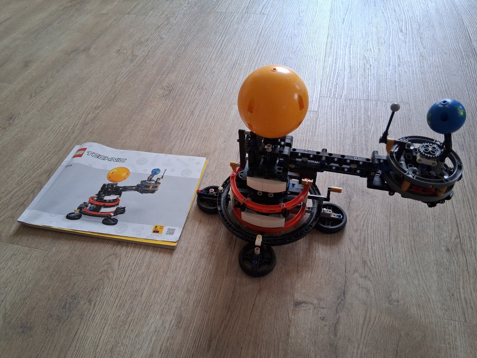 Lego Technic 42179 Aarde en Maan in Baan om de Zon, Ophalen of Verzenden, Zo goed als nieuw