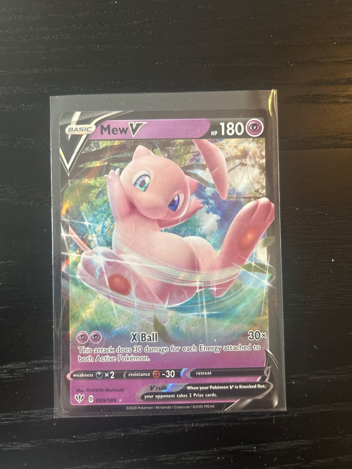 Mew V (069/189) Pokémon Kaart - Zo goed als nieuw, Hobby en Vrije tijd, Ophalen, Nieuw, Losse kaart, Foil