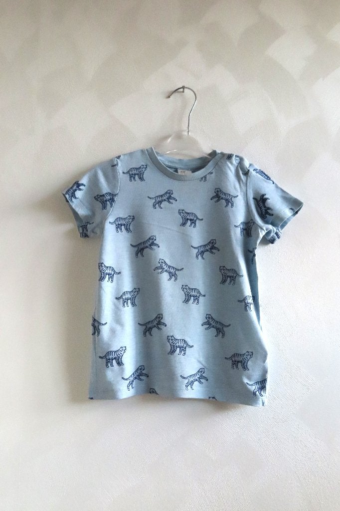 T-Shirt Lichtblauw Tijger H&M mt 92 (4482), Kinderen en Baby's, H&M, Ophalen of Verzenden, Zo goed als nieuw, Shirt of Longsleeve