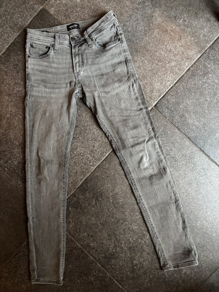Jack & Jones donkergrijze jeans model Liam maat 29/32, Overige jeansmaten, Ophalen of Verzenden, Zo goed als nieuw, Grijs