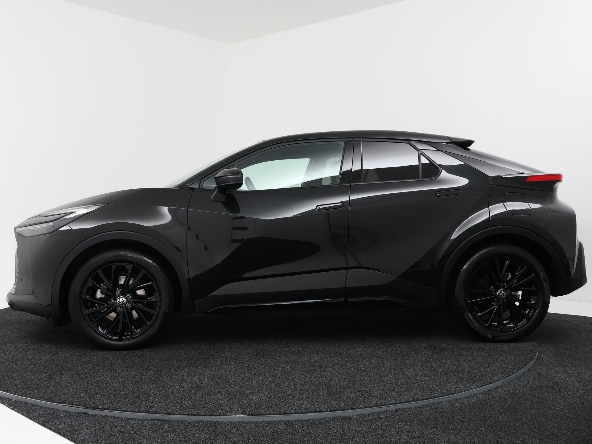 Toyota C-HR 2.0 Plug-in Hybrid 220 Black Edition | GR Sport, Auto's, Toyota, 12 maanden, 4 cilinders, 179 pk, Zwart