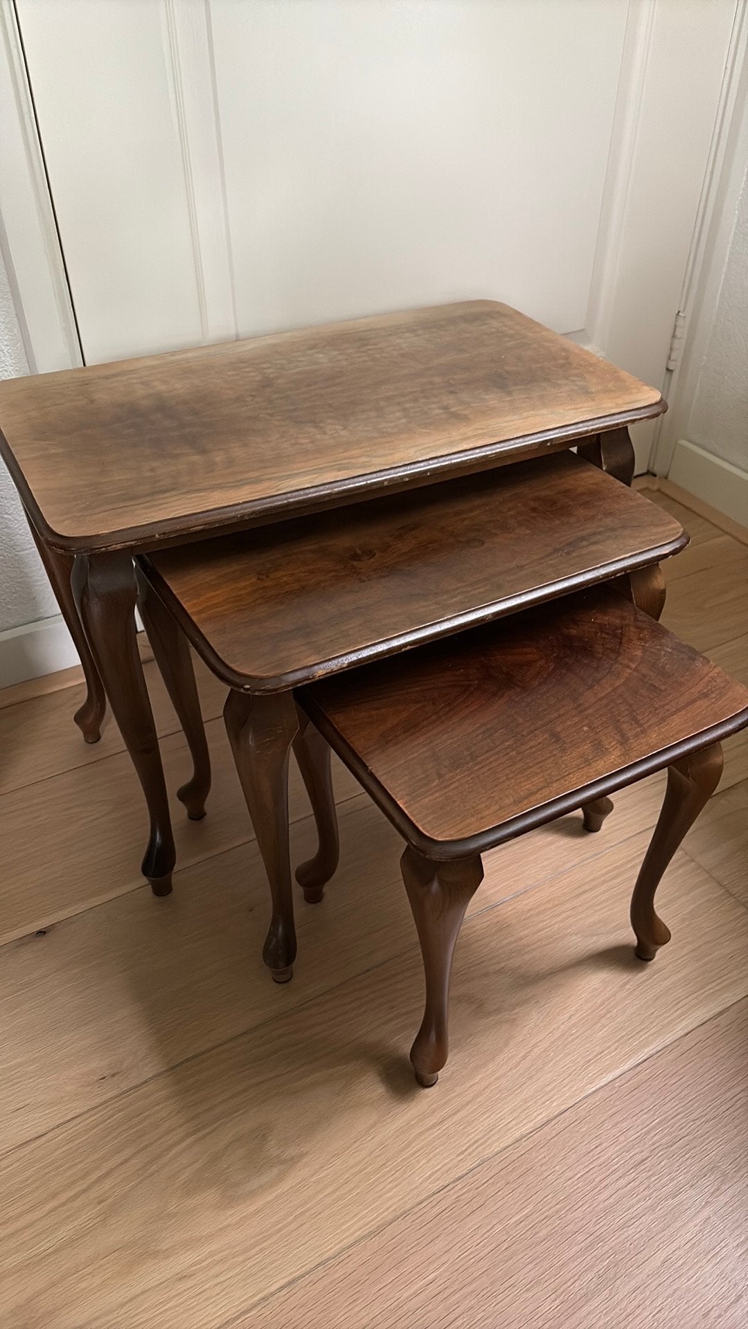 Set van 3 antieke bijzettafels - Nesttafels Queen Ann, Antiek en Kunst, Ophalen