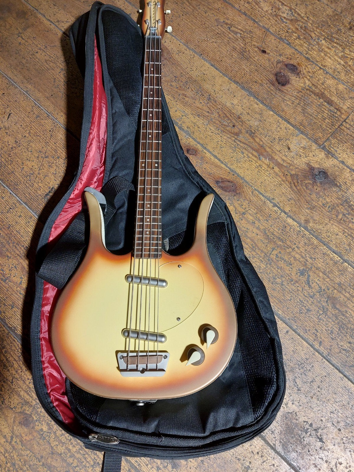 Danelectro Basgitaar - Ex Peter Koelewijn & The Rockets, Ophalen of Verzenden, Gebruikt