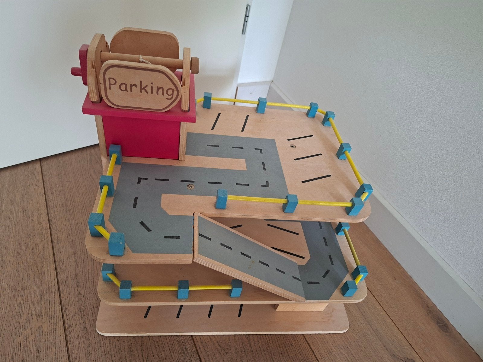 Houten Parkeergarage met Lift - Zo goed als nieuw, Ophalen, Zo goed als nieuw