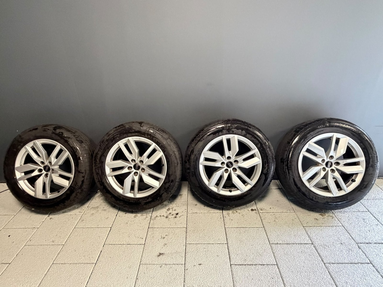Origineel Audi Q5 set wielen 235/60 R18, Auto-onderdelen, Ophalen, 18 inch, Gebruikt, Banden en Velgen