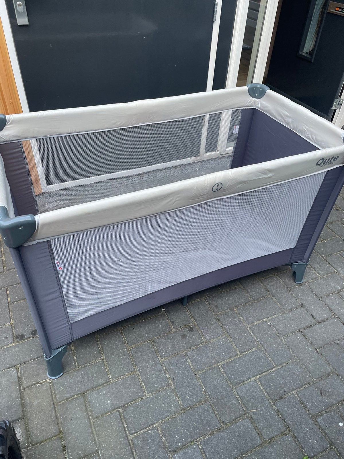 Baby reisbedje qute q-sleep, Ophalen, Gebruikt, Reisbedje