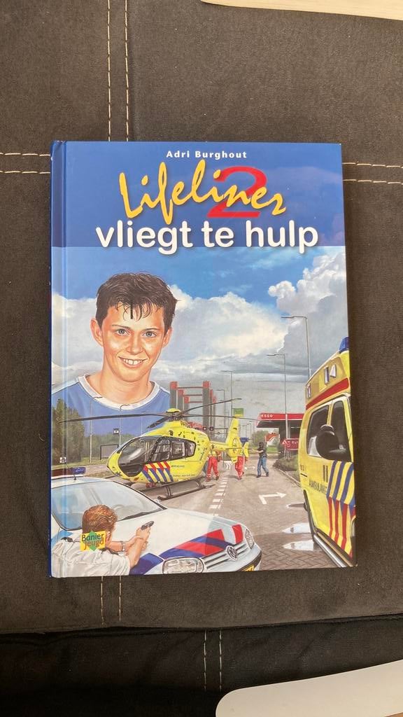 Adri Burghout - Lifeliner 2 vliegt te hulp, Ophalen, Zo goed als nieuw, Adri Burghout