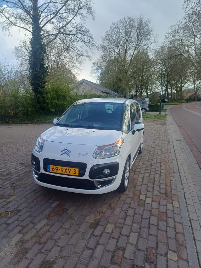 Citroën C3 Picasso 1.4VTI  2011 Weinig kilometers nieuwe apk, Auto's, Citroën, Voorwielaandrijving, Euro 5, Stof, Zwart