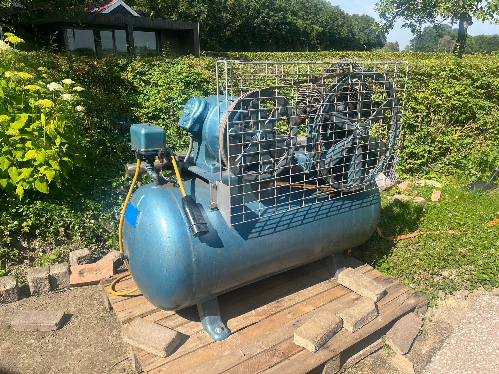 Grote compressor 210L, 100 liter of meer, Ophalen, Zo goed als nieuw