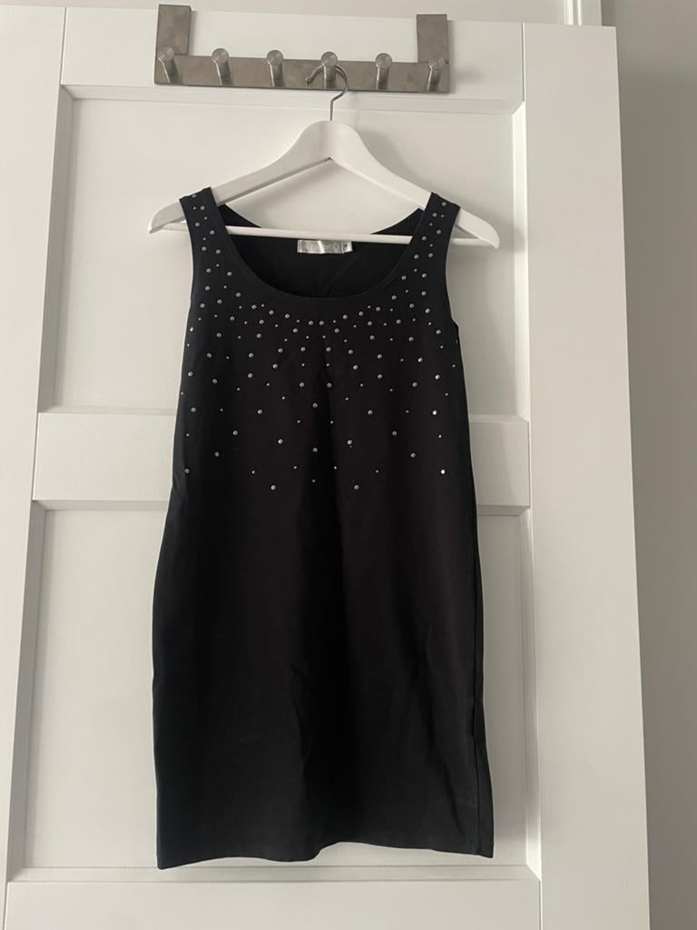 Zwart jurkje met zilveren studs  Bijenkorf  Maat M, Maat 38/40 (M), Zwart, Ophalen of Verzenden, Zo goed als nieuw