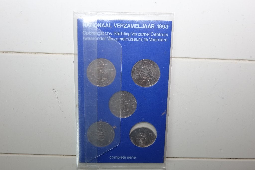 munten nederland 2 x dordtse guldenset 1993 en historieset, Verzenden, Koningin Juliana, Setje