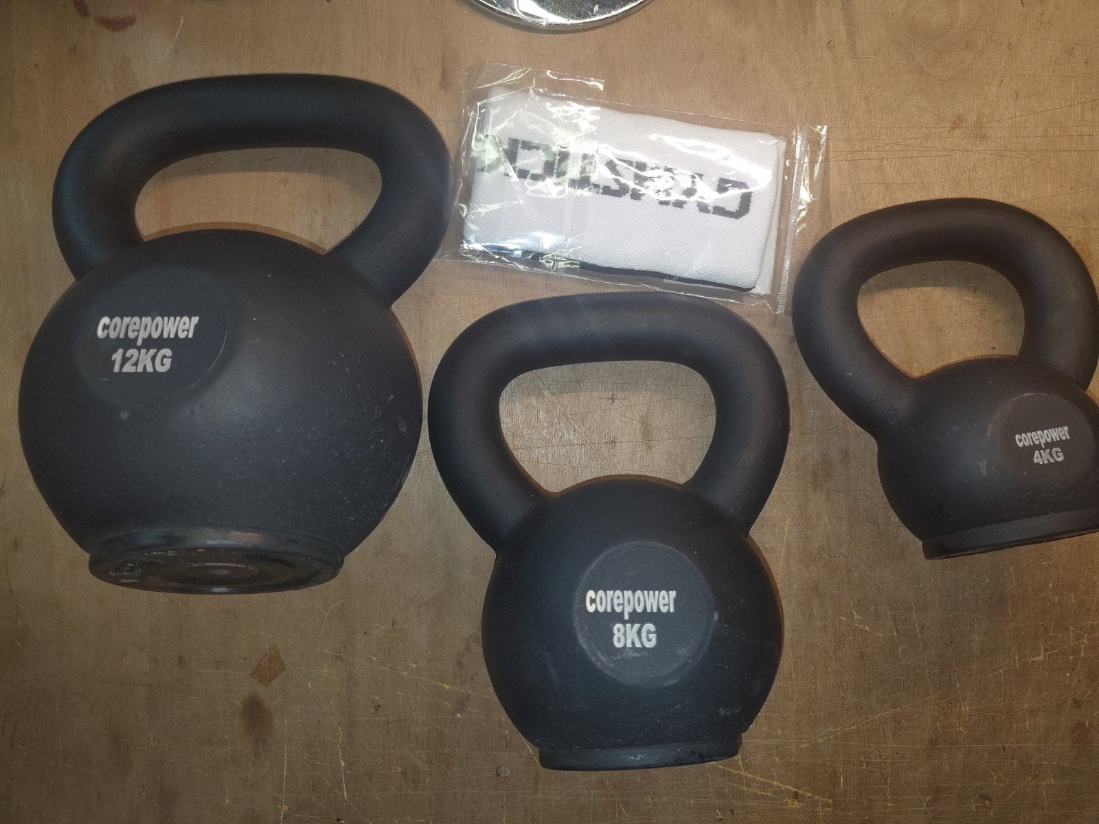 set kettlebells 4, 8, 12 kilo met pad, Sport en Fitness, Ophalen, Zo goed als nieuw, Kettlebell