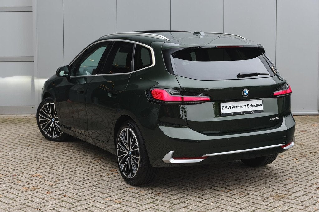 BMW 2 Serie Active Tourer 220i Luxury Line Automaat / Panora, Auto's, BMW, 12 maanden, Stof, Gebruikt, Euro 6