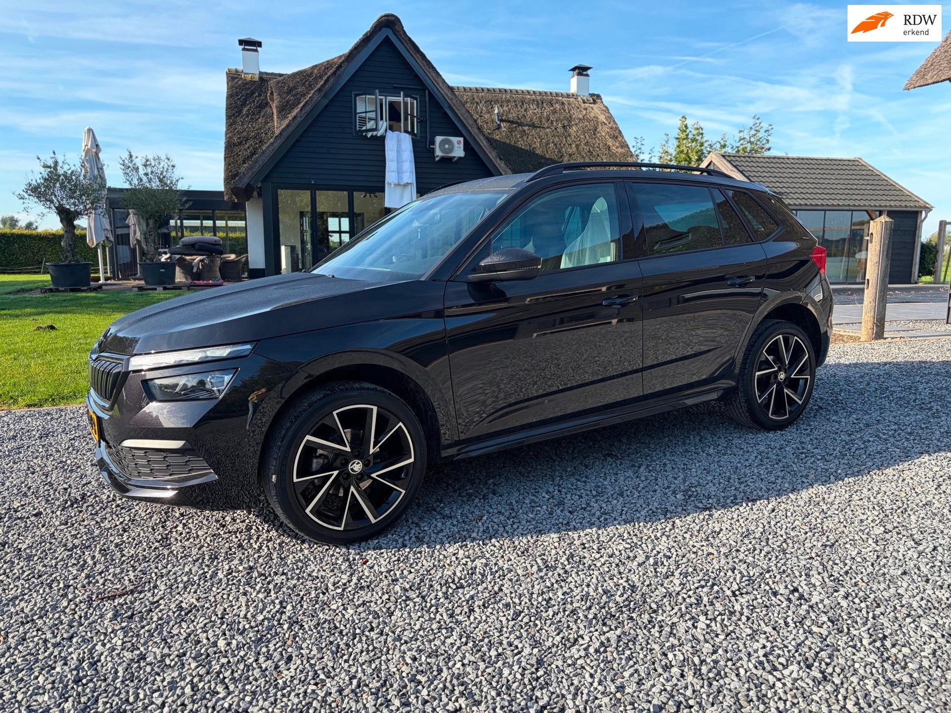 Skoda KAMIQ 1.5 TSI ACT Business Edition Monte Carlo, Auto's, Stof, 4 cilinders, 150 pk, Zwart