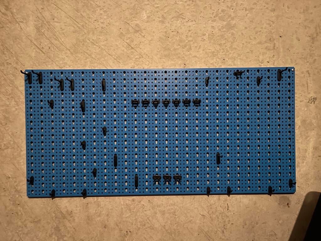 Blauw geperforeerd bord met haken, Doe-het-zelf en Verbouw, Gereedschap | Handgereedschap, Ophalen, Gebruikt