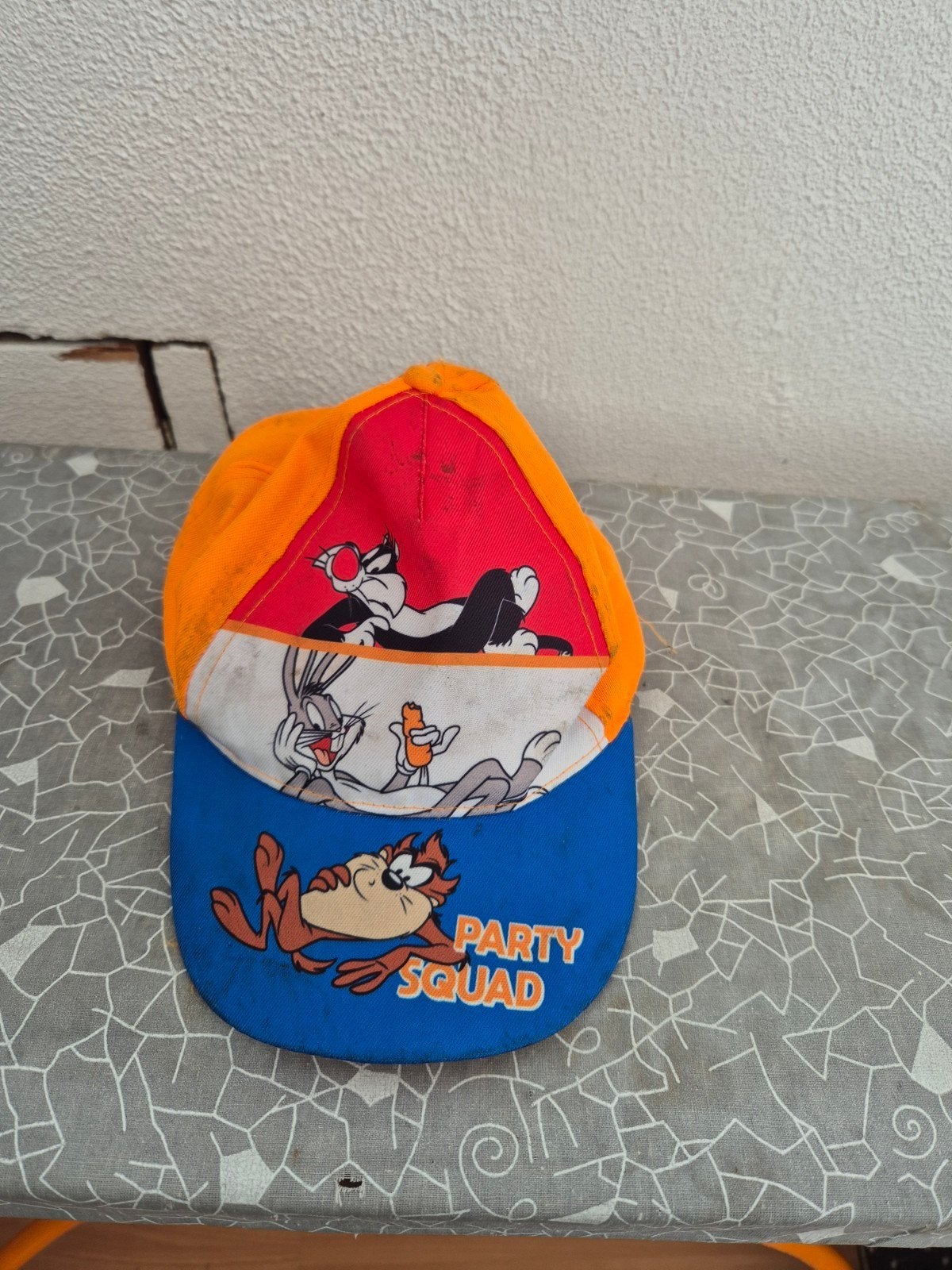 Looney Tunes 'Party Squad' pet voor kinderen, Gebruikt, Jongetje of Meisje, Ophalen of Verzenden, Pet