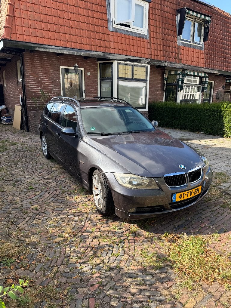 BMW 3-Serie 2.0 I 320i Touring AUT 2006 Grijs, Auto's, Automaat, Achterwielaandrijving, 1995 cc, Zwart