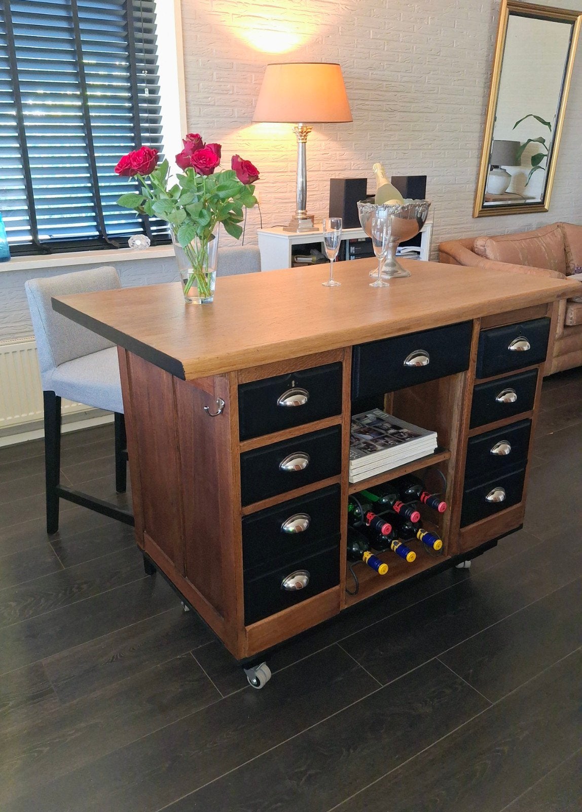 Massief houten keukeneiland met eetbar en 8 laden., Antiek en Kunst, Curiosa en Brocante, Ophalen of Verzenden
