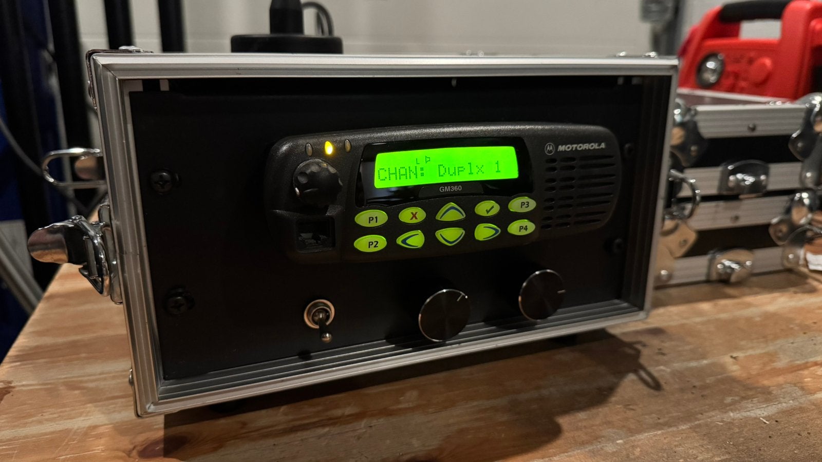 Motorola GM360 UHF 403-470 mobilofoon, flightcase, antenne, Ophalen of Verzenden, Gebruikt, Zender en Ontvanger