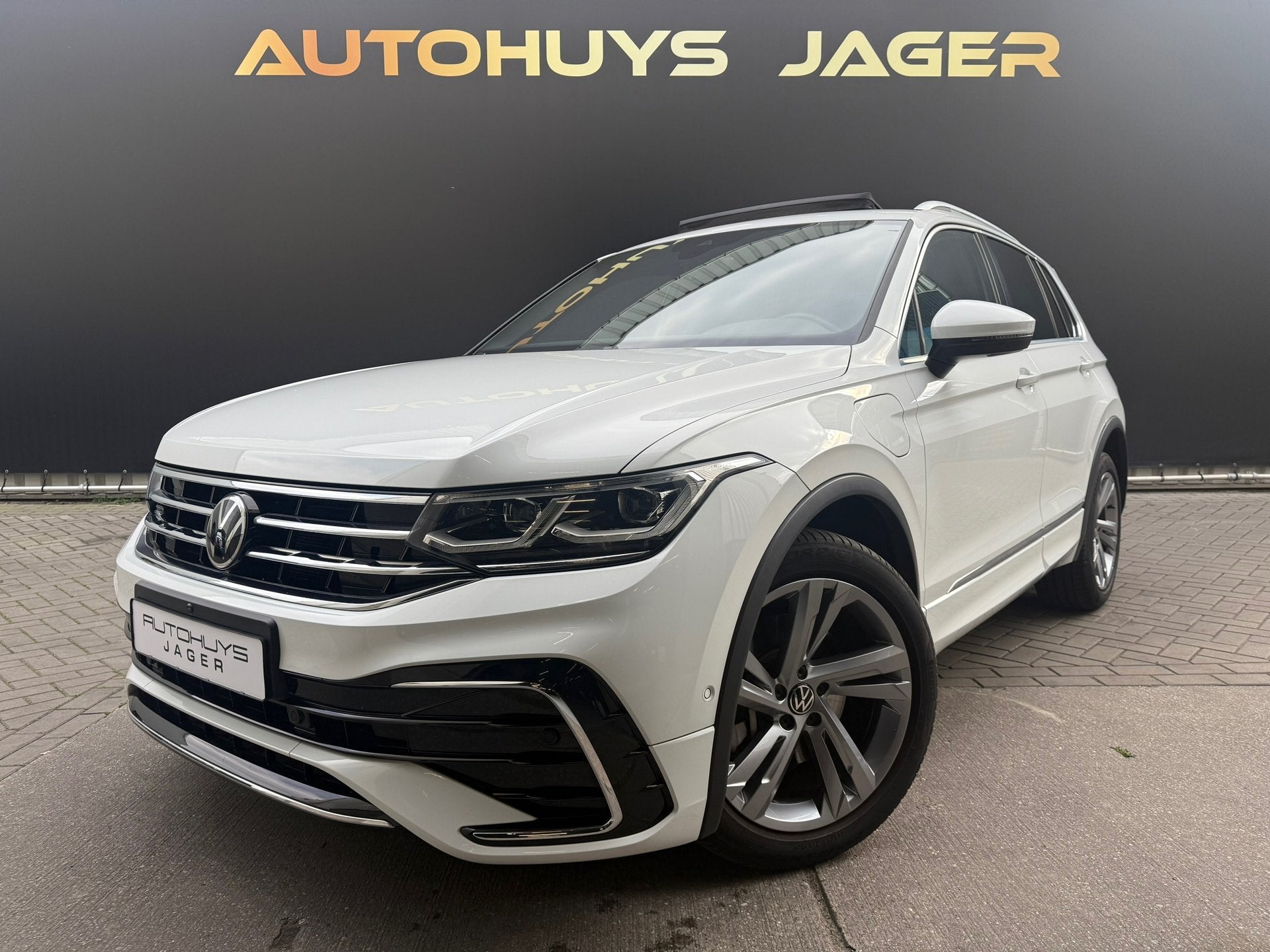 Volkswagen Tiguan 1.4 TSI eHybrid R-Line Pano 360 Leder Carp, 1716 kg, Gebruikt, Zwart, 4 cilinders