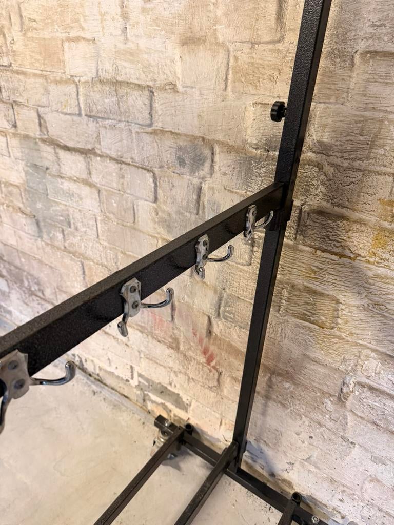 Verhuur garderobe, Ophalen, Nieuw