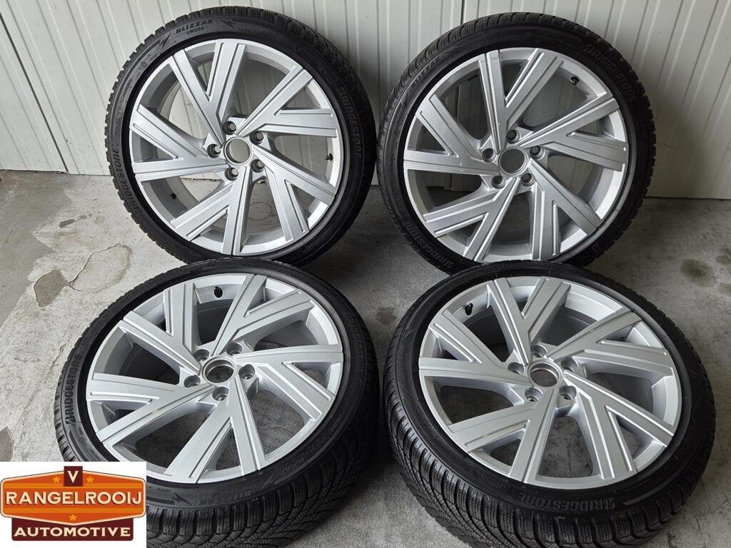 Zeer nette 18" VW Bergamo velgen + Bridgestone winterbanden, 18 inch, Banden en Velgen, Nieuw, 225 mm