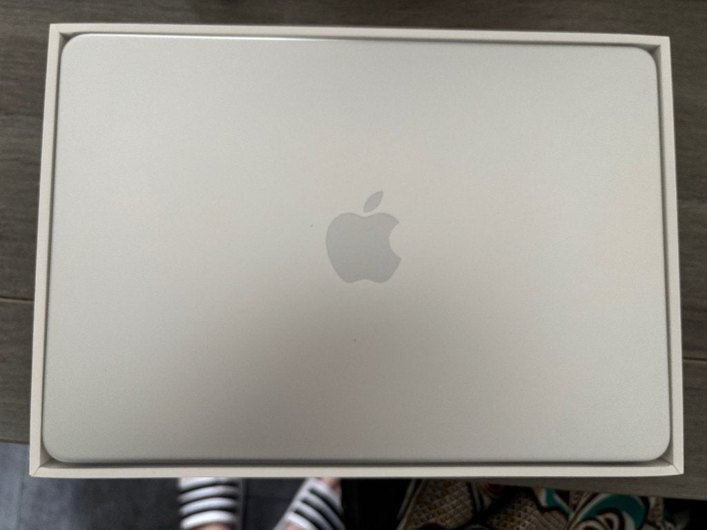 Foto 5 van macbook Neo 256/8gb silver nieuwstaat aankoopbon