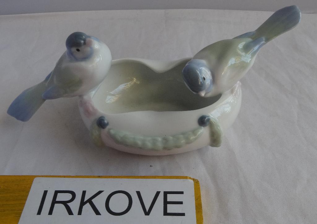 MEZEN * FRAAI PORSELEIN BAKJE * Vertederend! *, Verzenden, Zo goed als nieuw, Porselein, Beeldje(s)