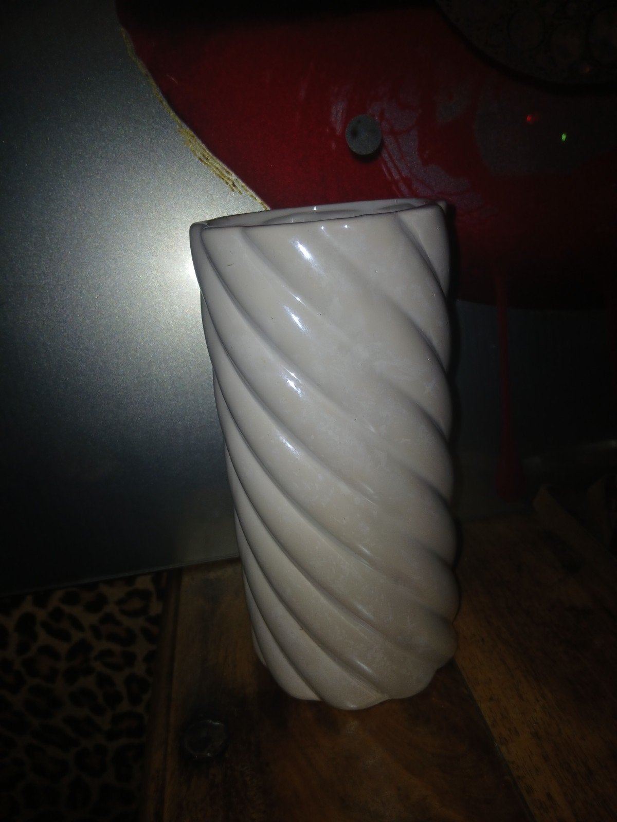 Crèmekleurige vaas met spiraalreliëf, parelmoer tint, Ophalen of Verzenden